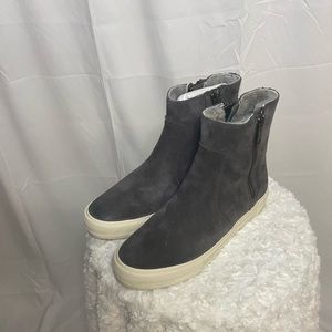 Frye Gia Lug Shearling Double Zip
Women’s